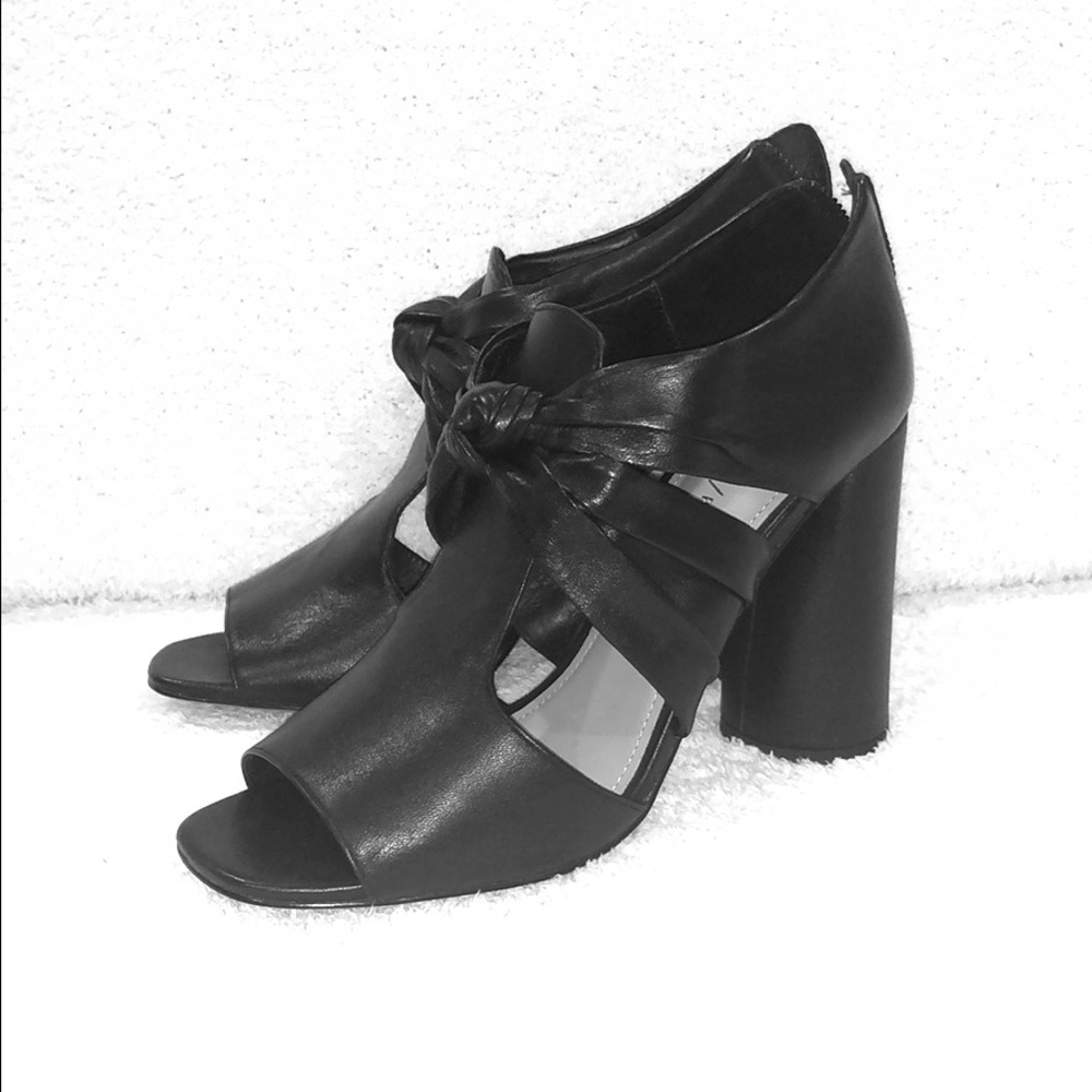 Donald J Pliner Bailey Shoe